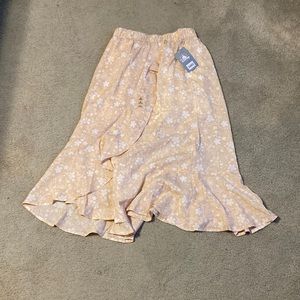 NWT Women’s Disney skirt size medium no longer available